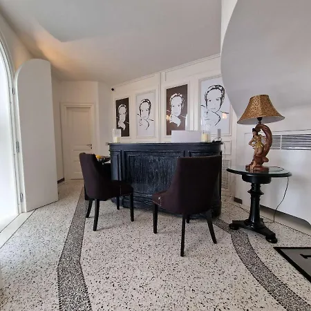 Roccobarocco Boutique Hotell *