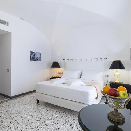 Roccobarocco Boutique