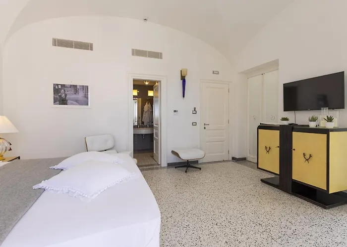 Roccobarocco Boutique *