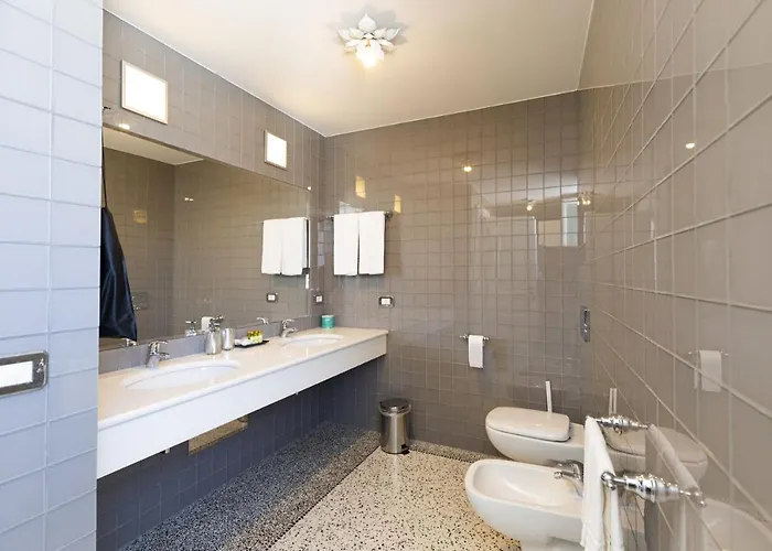 Roccobarocco Boutique *